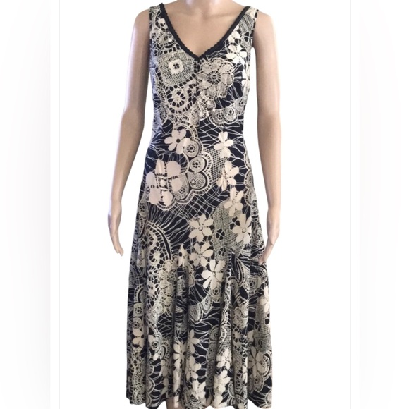 Summer dress - Picture 1 of 9